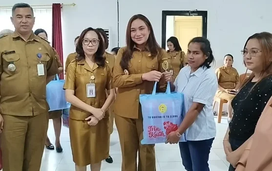 Pemkot Kupang Salurkan Bantuan Pembalut Perempuan Prasejahtera