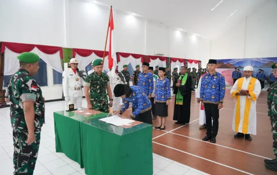Danrem 161/Wira Sakti Pimpin Pengambilan Sumpah 16 PNS Denkesyah Kupang