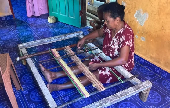 Menunggu Pintu Rumah Tenun Terbuka untuk Penenun Penkase Oeleta