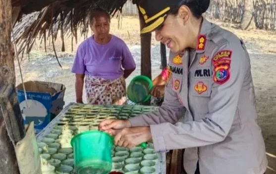 Kapolres TTU Tinjau Pembuatan Gula Lempeng Dukung UMKM