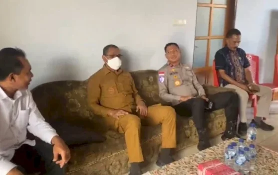 Upacara Adat dan Penandatanganan Komitmen Damai Lowonara–Belle