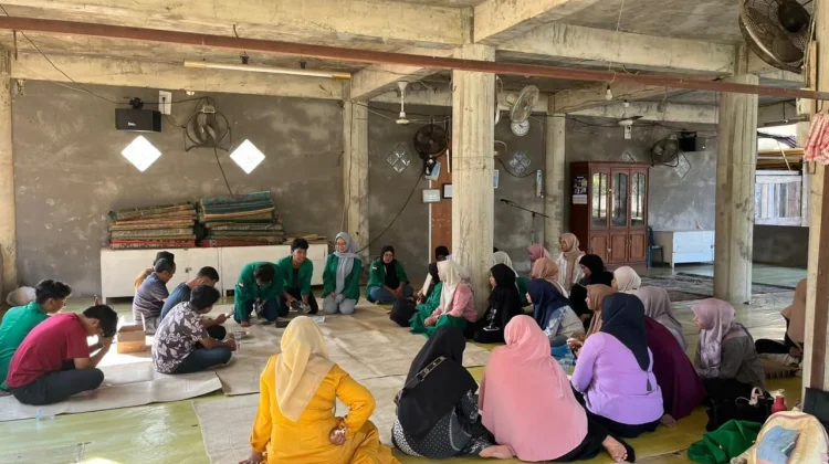 Mahasiswa KKN Unimal Demonstrasikan Daur Ulang Limbah Plastik