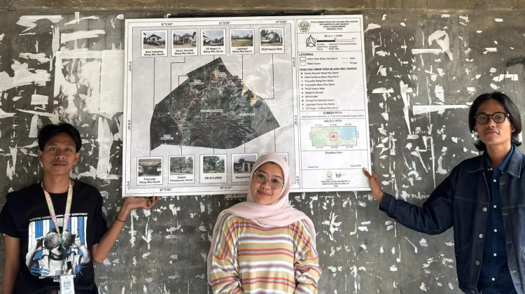 Mahasiswa KKN-PPM Dirikan Peta Desa