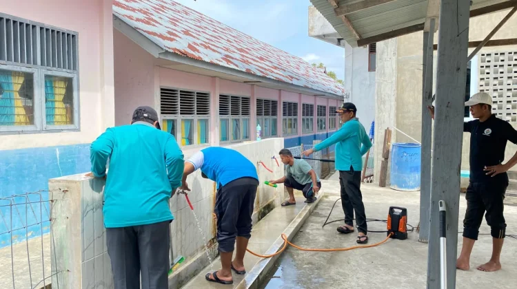 Kemenag Bireuen Bersihkan 18 Masjid di 17 Kecamatan