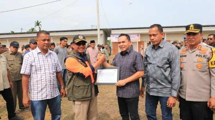 Pemko Lhokseumawe Serahkan Kunci 67 Huntara Bantuan BNPB