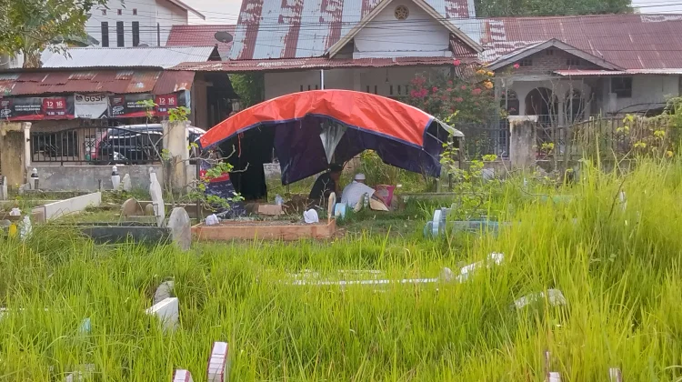 Tradisi Ziarah Kubur jelang Ramadan, TPU Desa Hagu Teungoh Mulai Ramai