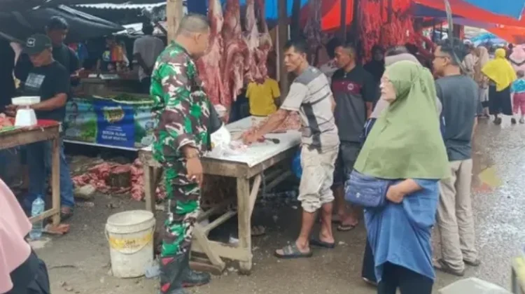 Babinsa Koramil 16 Pastikan Stabilitas Harga Sembako di Lhokseumawe
