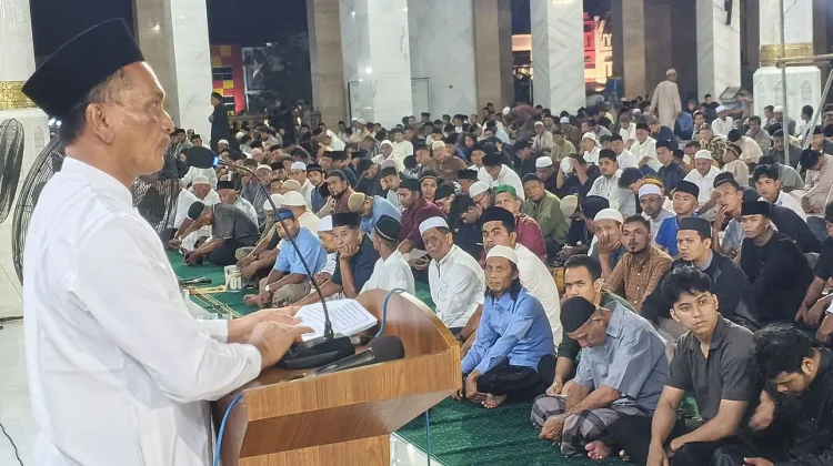 Malam Tarawih Pertama di Masjid Agung Islamic Centre Lhokseumawe