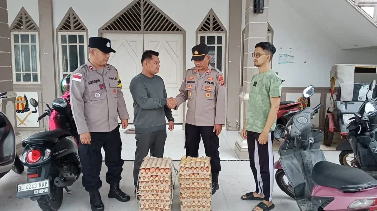 Warga Pusong Lama Terima Bantuan Telur dari Kapolres Lhokseumawe