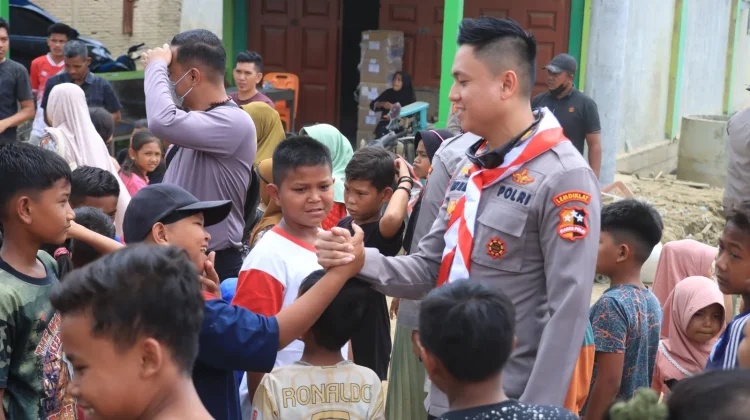 Mahasiswa PTIK Lemdiklat Polri Pulihkan Anak Korban Banjir