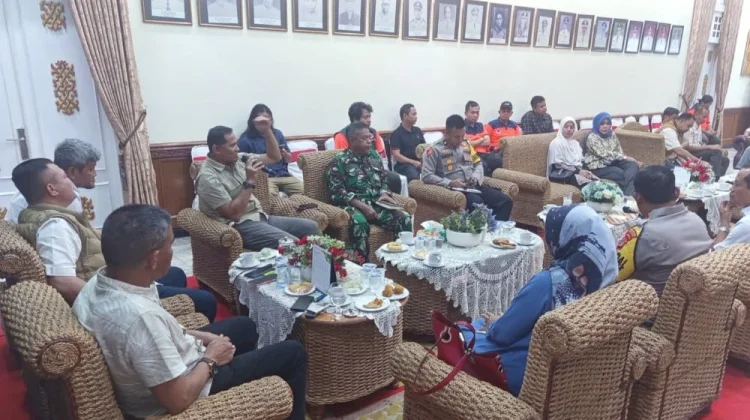 Bupati Respon Keluhan Warga Terkait Hasil Verifikasi Rumah dari Tim BNPB