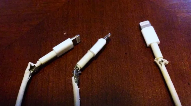 Kenapa Charger Sering Rusak di Ujung?
