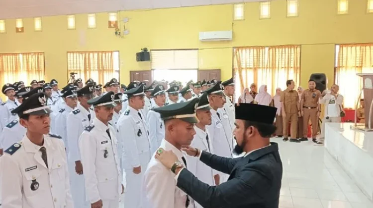 Bupati Al- Farlaky Lantik 106 Geuchik Gelombang III