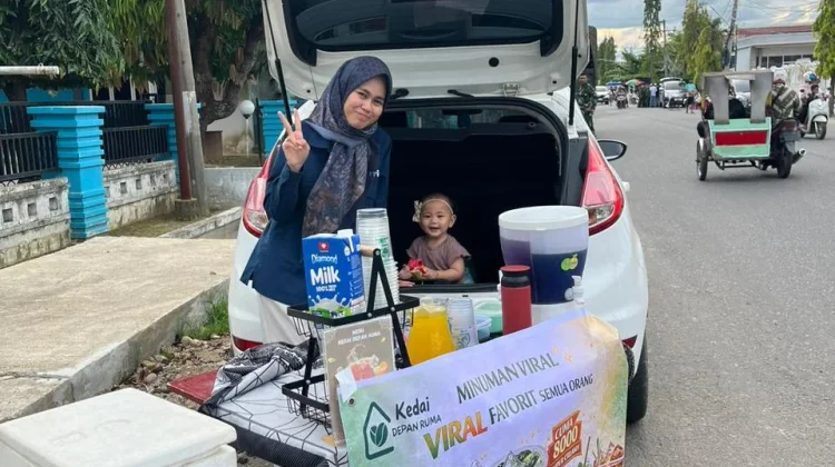 Sasa Sulap Bagasi Mobil Jadi Kedai Minuman
