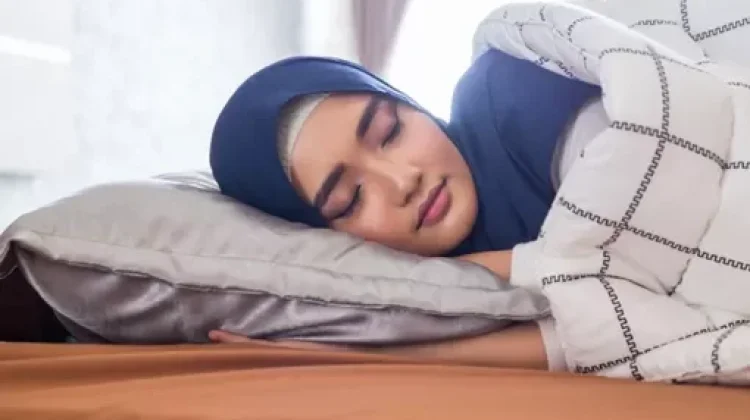Tidur Sehabis Sahur? Simak Penjelasan dan Tips Aman