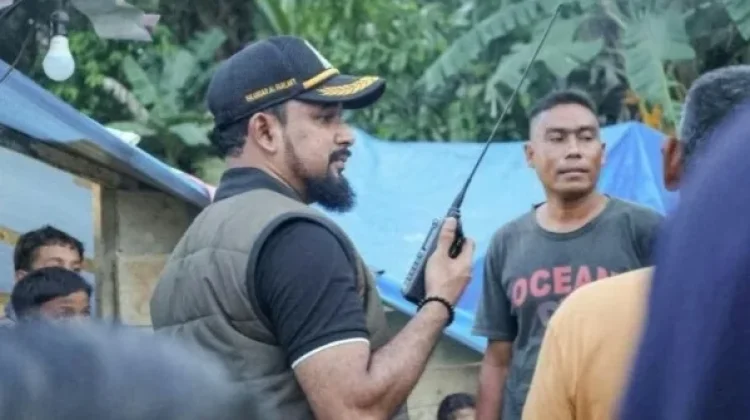 Bupati Aceh Timur Bagikan 106 HT untuk Kepala Desa