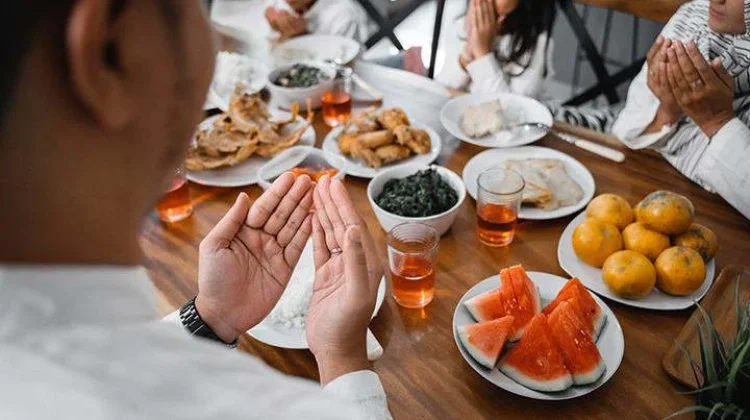 Tips Aman Berpuasa Bagi Penderita Lambung