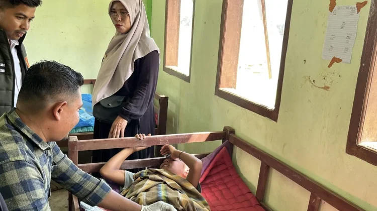 Sinergi BEM Hadirkan Khitan dan Pengobatan Gratis