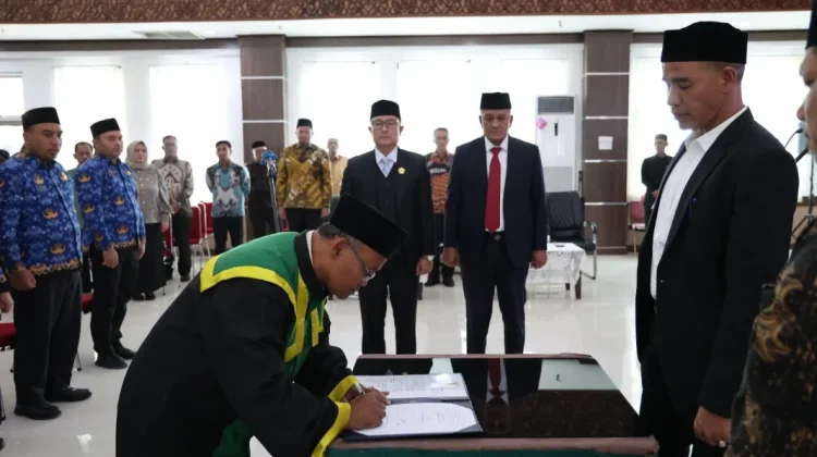 Bupati Aceh Utara Lantik 23 Pejabat dan 8 Kepala Sekolah