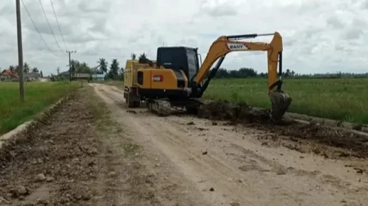 TNI AD Turun Tangan, Bersihkan Fasilitas Umum Pasca Banjir