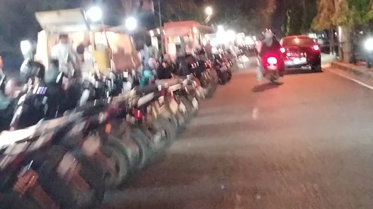 Seselai Tarawih, Penikmat Kopi Padati Kota