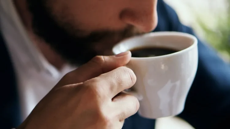 Mengapa Konsumsi Kopi Sebaiknya Dibatasi saat Puasa?