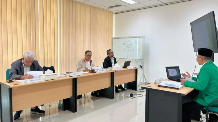 Haji Uma Raih Gelar Magister Ilmu Politik di  UNAS