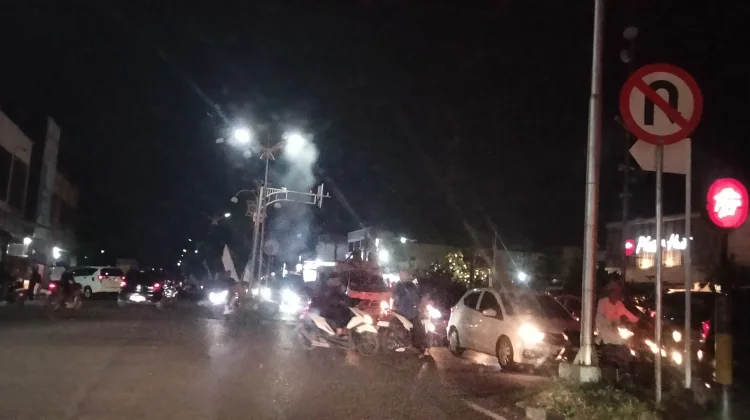 Arus Kendaraan Padati Simpang Empat Lhokseumawe