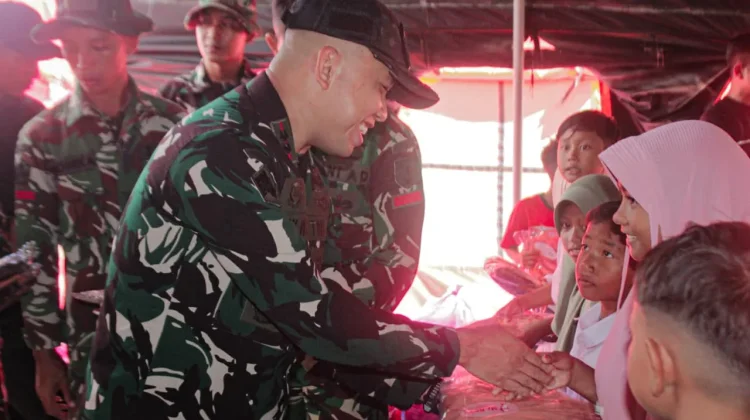 TNI Salurkan Bantuan Perlengkapan Sekolah untuk 740 Siswa di Aceh Utara