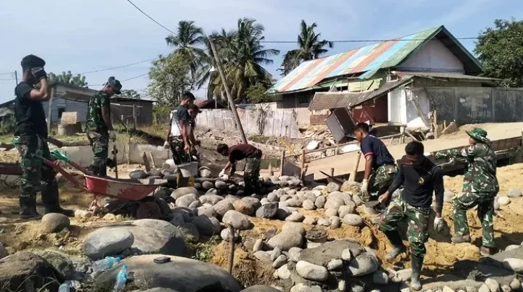 Sinergi Zipur dan Babinsa Percepat Pemulihan Akses Pasca Banjir di Dewantara