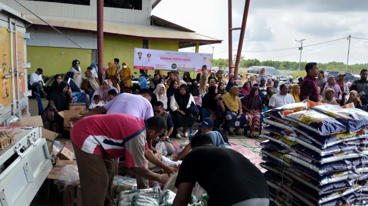 Warga Serbu Gerakan Pangan Murah di Lhokseumawe