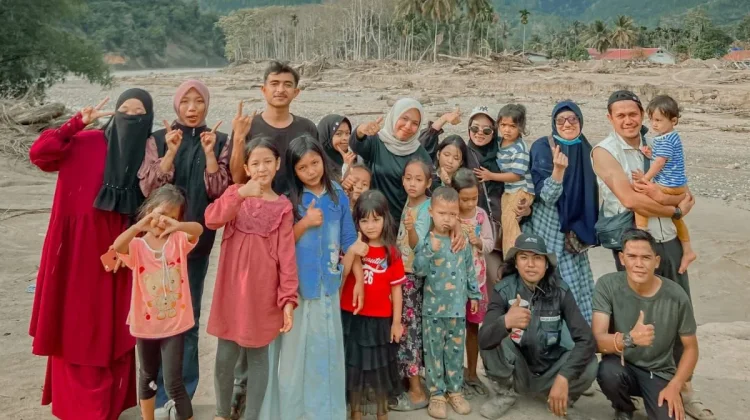 Warga Reje Payung Haru saat Relawan Catimore dan Sahabat Pamit