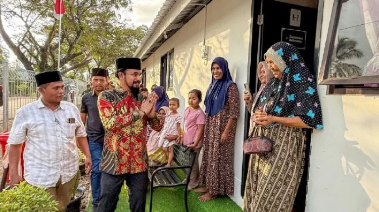 Bupati Al-Farlaky Antar Sembako, Santuni Anak Yatim dan Tinjau Huntara di Blang Ni