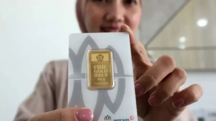 Harga Emas Antam Turun Rp25.000 per Gram