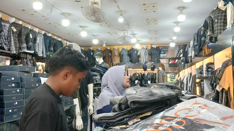 Masyarakat Lhokseumawe Mulai Berburu Pakaian Baru jelang Hari Raya 1447 H