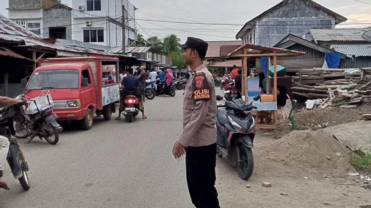 Personel Polsek Sawang Laksanakan Pengamanan dan Pengaturan Lalu Lintas