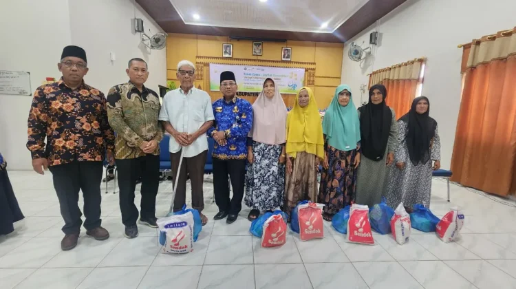Kemenag Bireuen Salurkan 400 Paket Bantuan bagi Fakir Miskin