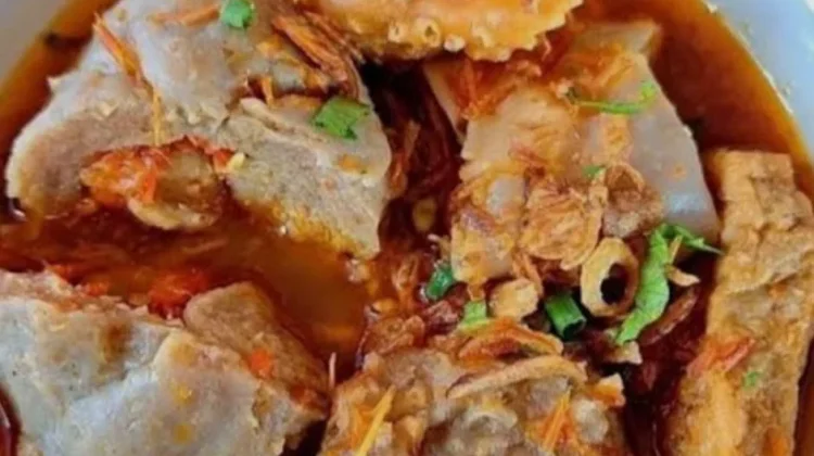 Resiko Konsumsi Makanan Pedas dan Berlemak saat Ramadhan