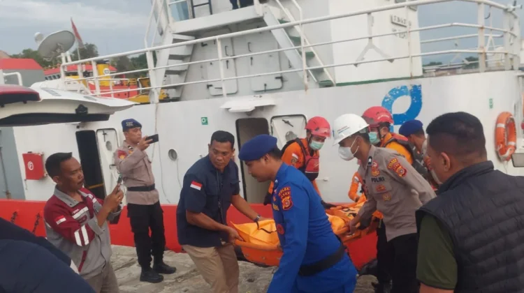 Evakuasi ABK Meninggal Dunia di Perairan Krueng Geukueh
