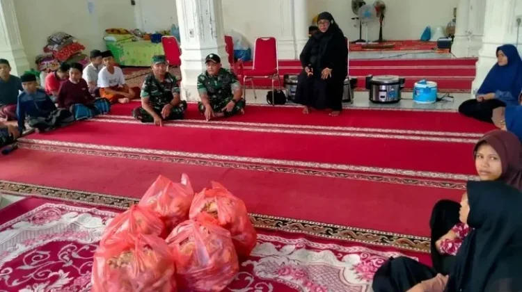 Dandim Aceh Utara Berbagi dengan Anak Yatim di Dewantara