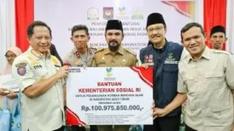 Mendagri dan Mensos Salurkan Bantuan 100 Miliar untuk Aceh Timur