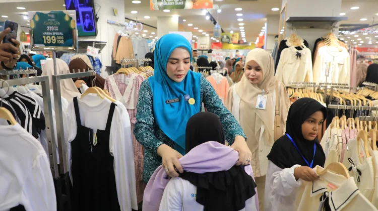 Yulinda Sayuti Bersama BSI Gelar Belanja Bersama Anak Yatim