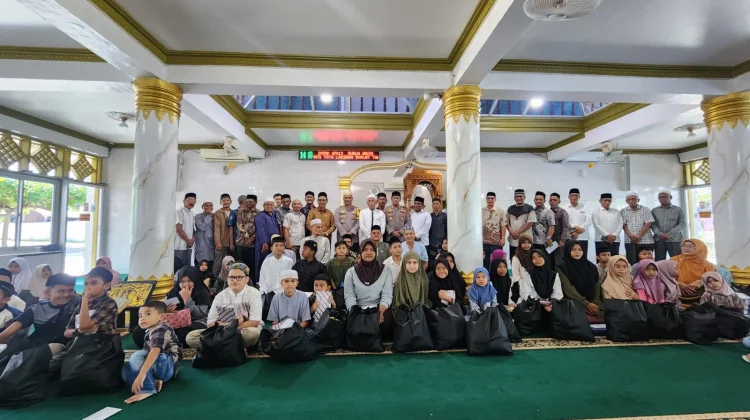 Puluhan Anak Yatim Desa Meunasah Mesjid Lhokseumawe Menerima Santunan Hari Raya
