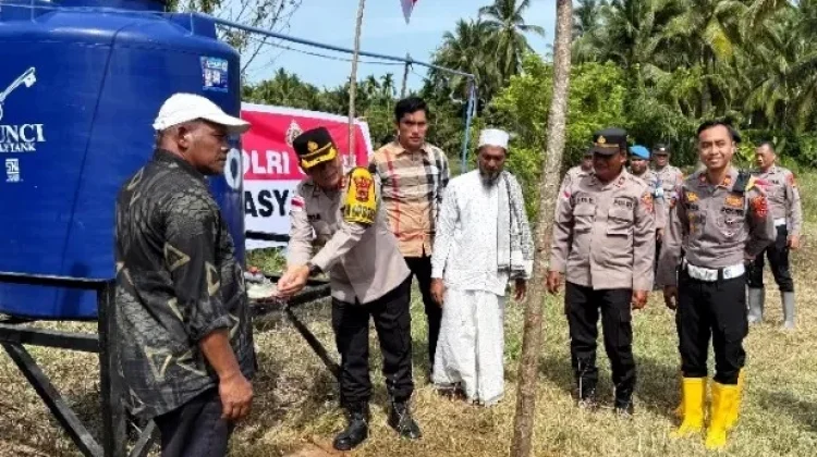 Satlantas Polres Aceh Utara Bangun Tujuh Sumur Bor untuk Korban Banjir