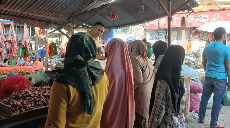Aktivitas Pasar Ramai jelang Idul Fitri di Lhokseumawe