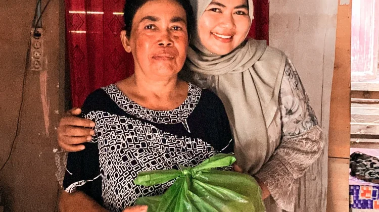Fatimah Zuhra Rayakan Ultah dengan Bagikan Paket Lebaran ke Korban Banjir