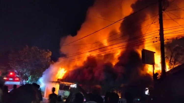Malam Takbir, Dua Rumah di Mon Geudong Terbakar