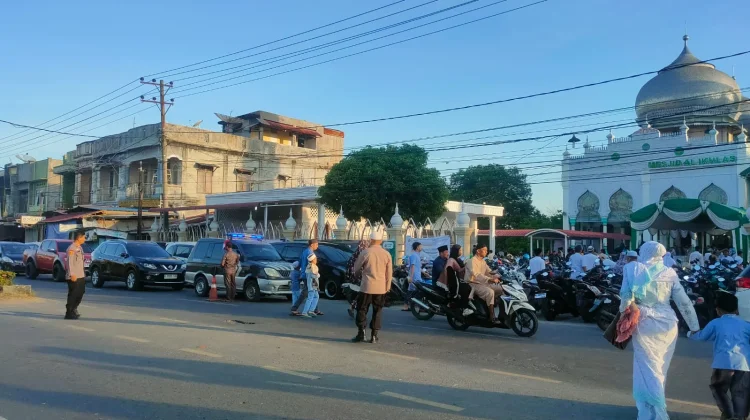 Polsek Muara Satu Amankan Shalat Idul Fitri di Masjid Al-Ikhlas Batuphat Timur