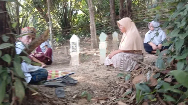 Masyarakat Ziarah Kubur pada Idul Fitri
