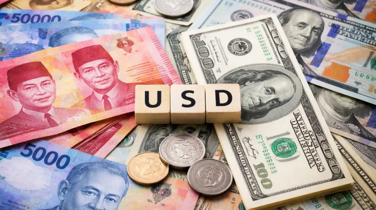 Dolar AS Kian Kuat, Rupiah Tertekan di tengah Ketidakpastian Global